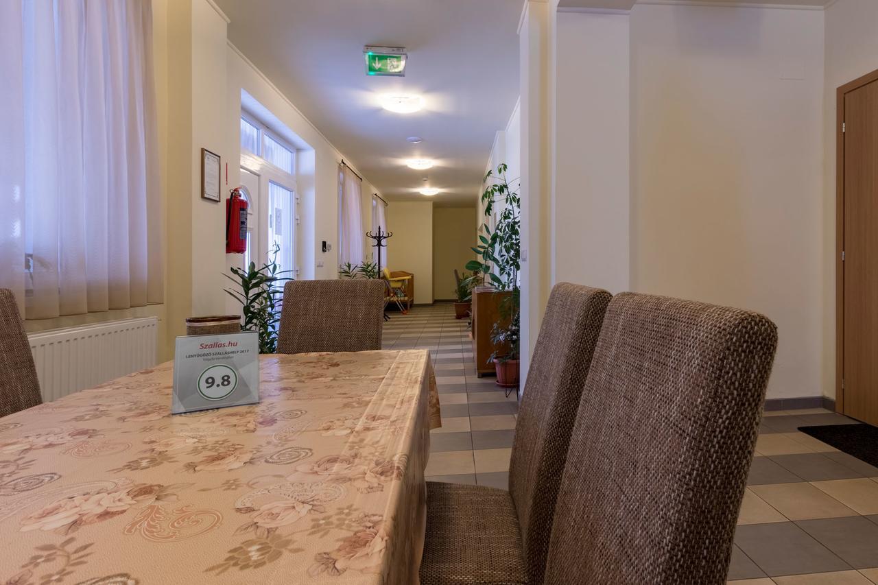 Tölgyfa Vendégház Kiskoros Exterior foto